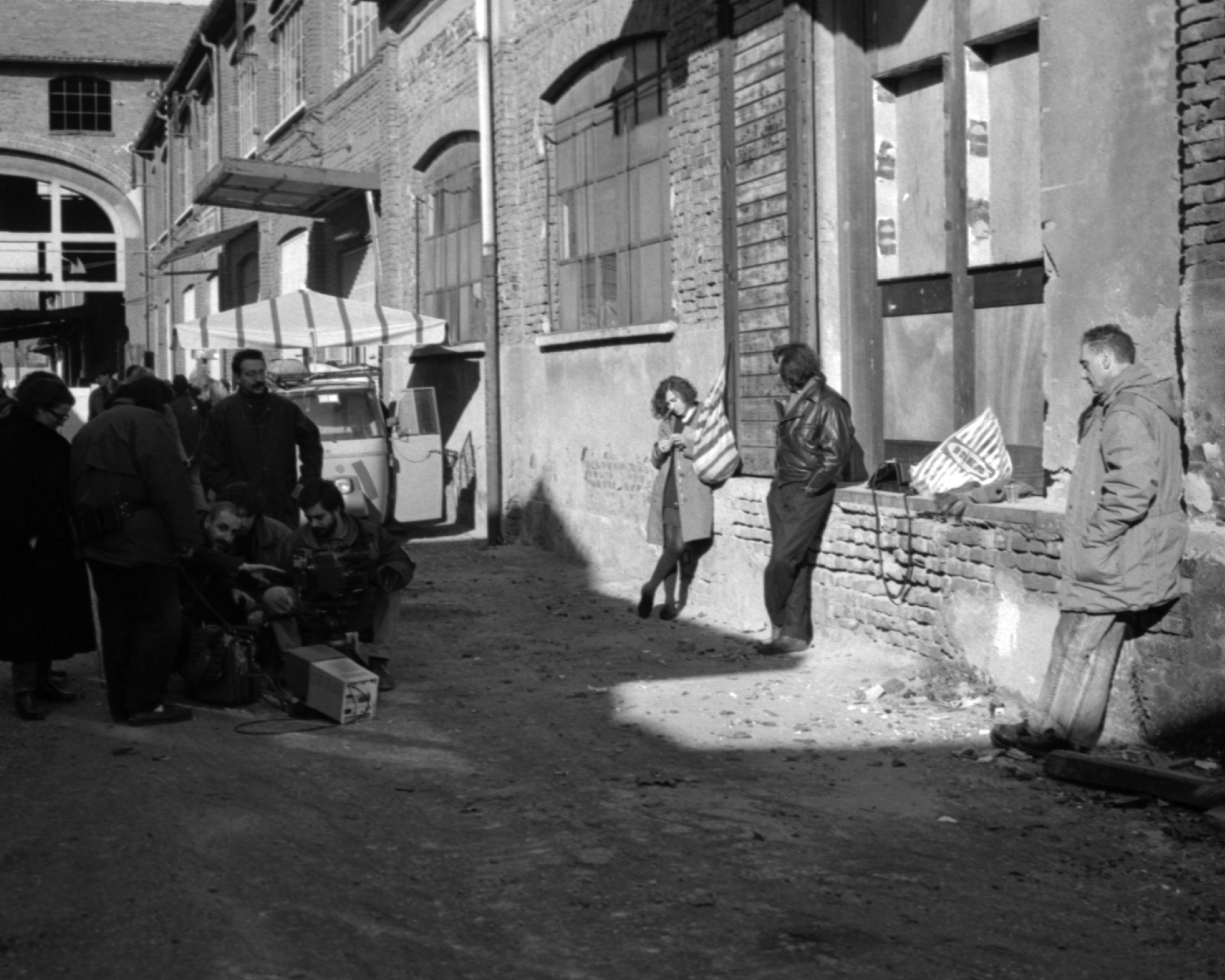 Inaugurazione della mostra Italia ’90. Ipotesi arte giovane, Fabbrica del Vapore, Milano, dicembre 1990 – gennaio 1991. Courtesy Mario Gorni e Careof Milano