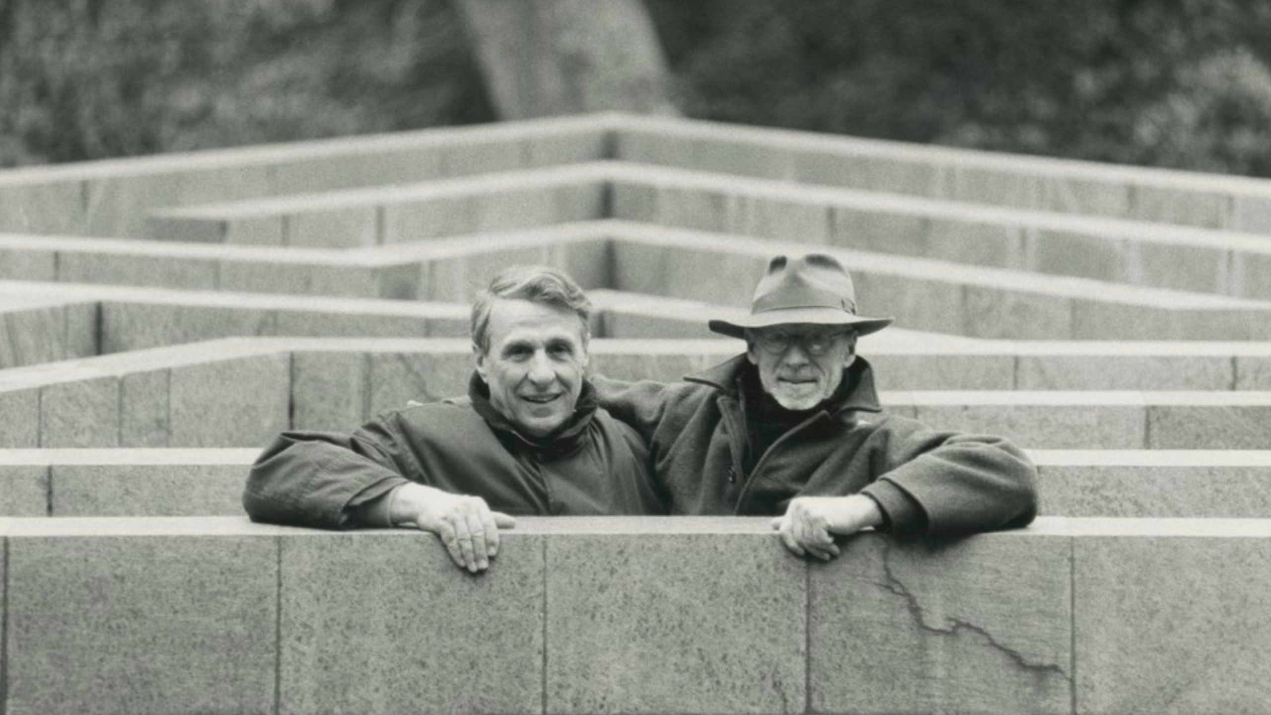 Giuliano Gori e Robert Morris nel Labirinto alla Fattoria di Celle