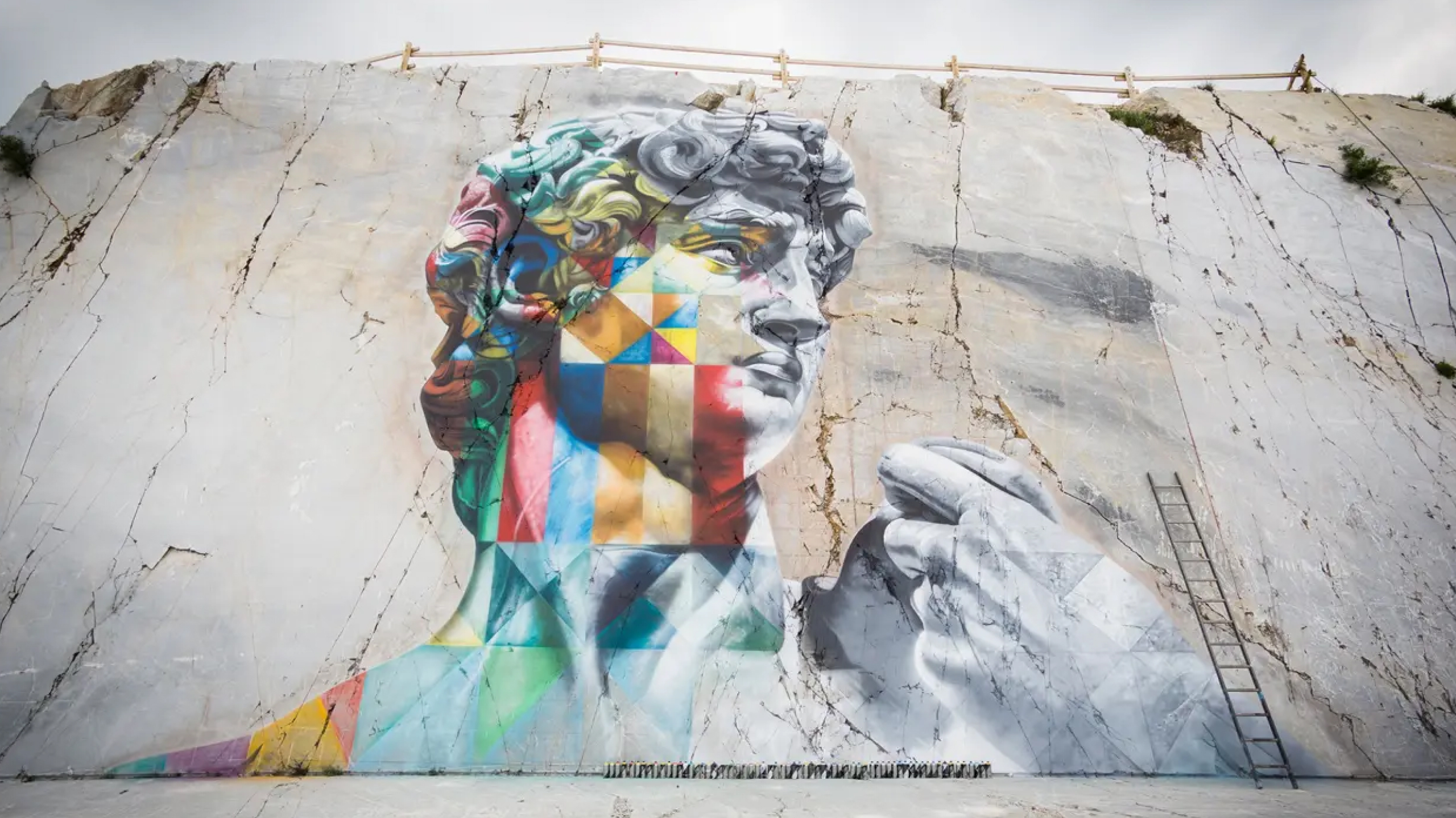 Eduardo Kobra, murale realizzato in una cava di marmo delle Alpi Apuane. Ph. Matteo Dunchi