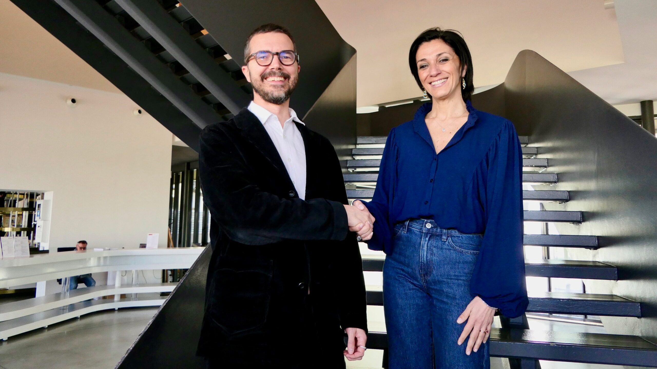 Stefano Collicelli Cagol, direttore del Centro Pecci, insieme a Cristina Manetti, assessora alla cultura della Regione Toscana.