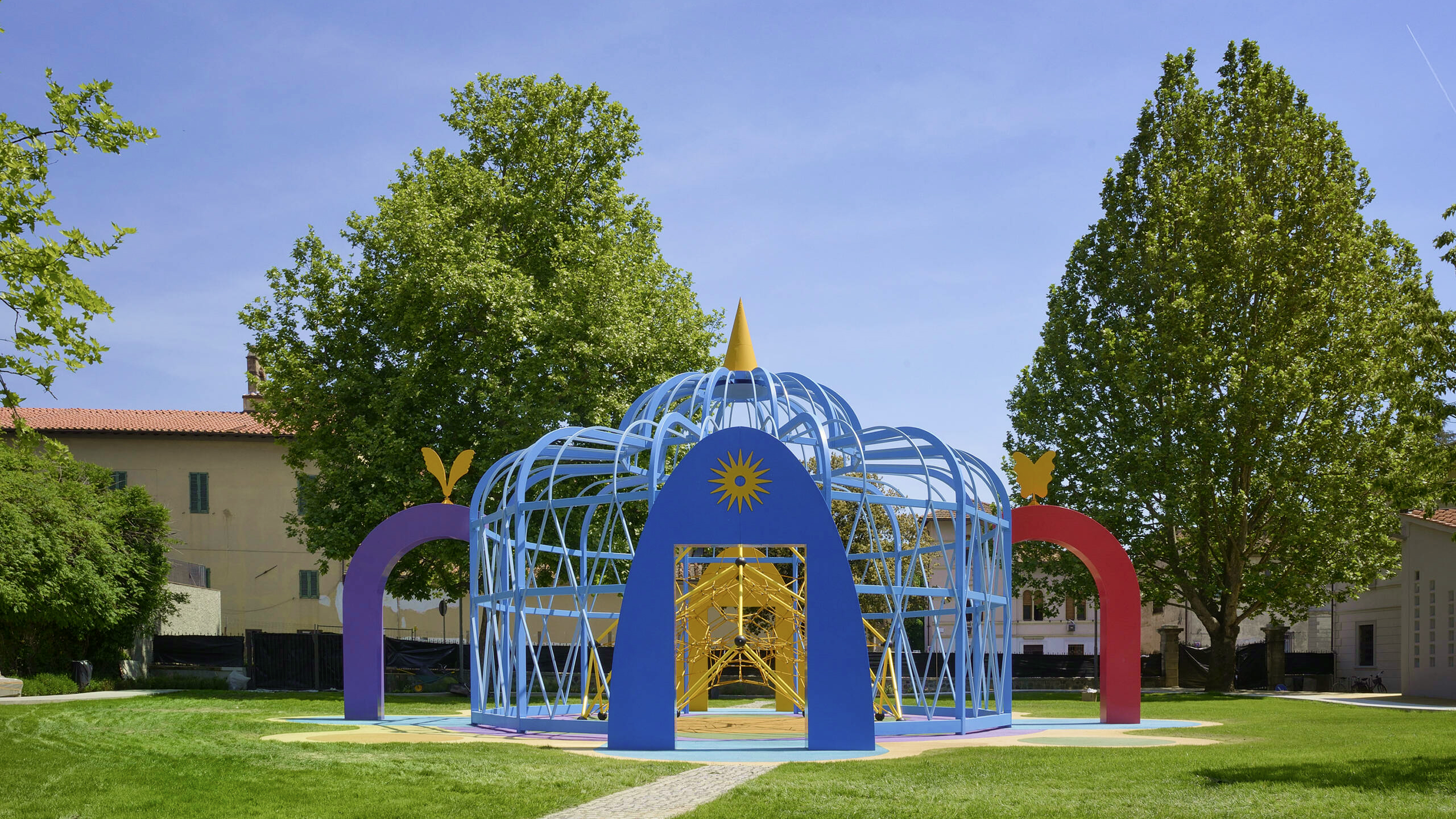 Atelier Mendini con Andrea Balzari, Pagoda, 2015, Giardino Volante, Pistoia. Courtesy Fondazione Caript. Ph. Stefano Poggialini