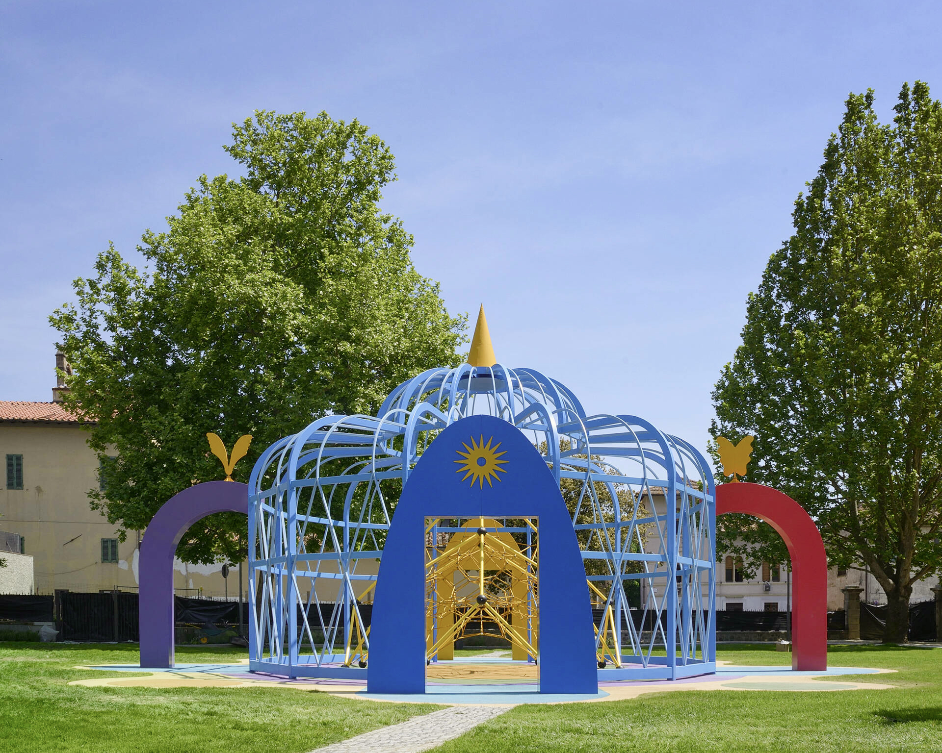 Atelier Mendini con Andrea Balzari, Pagoda, 2015, Giardino Volante, Pistoia. Courtesy Fondazione Caript. Ph. Stefano Poggialini