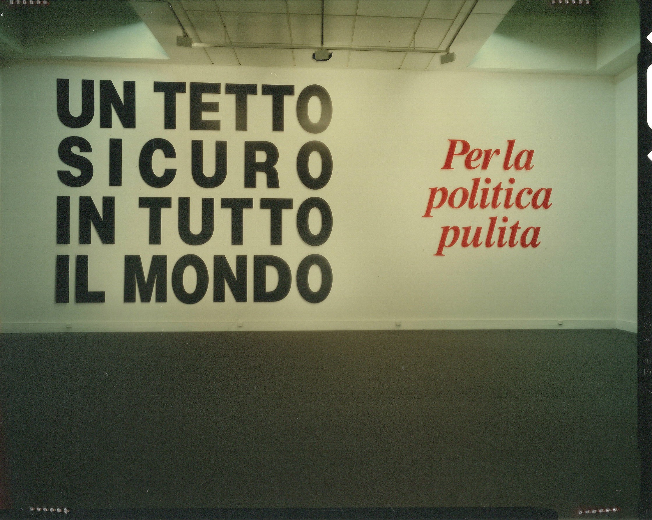 Fotografia di allestimento Altrove 1