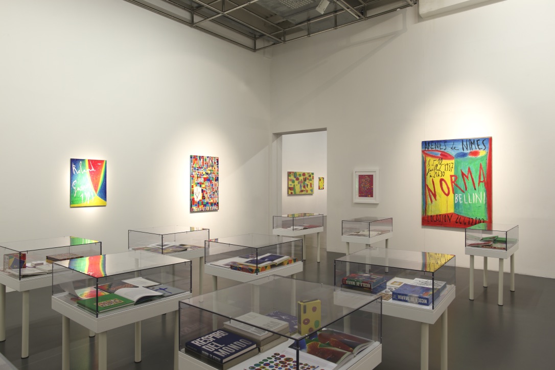 Nicola De Maria. I miei dipinti s'inchinano a Dio, fotografia di allestimento, 2011