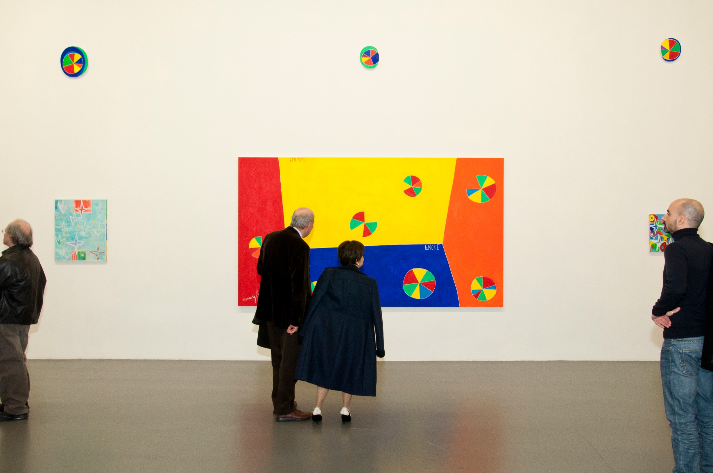 Nicola De Maria. I miei dipinti s'inchinano a Dio, fotografia di allestimento, 2011